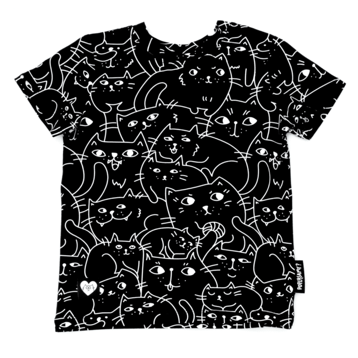 Czarna koszulka w koty