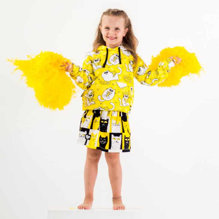 dziewczynka cheerleaderka bluza pizzokoty z kapturem kangurka żółta dzikie pląsy